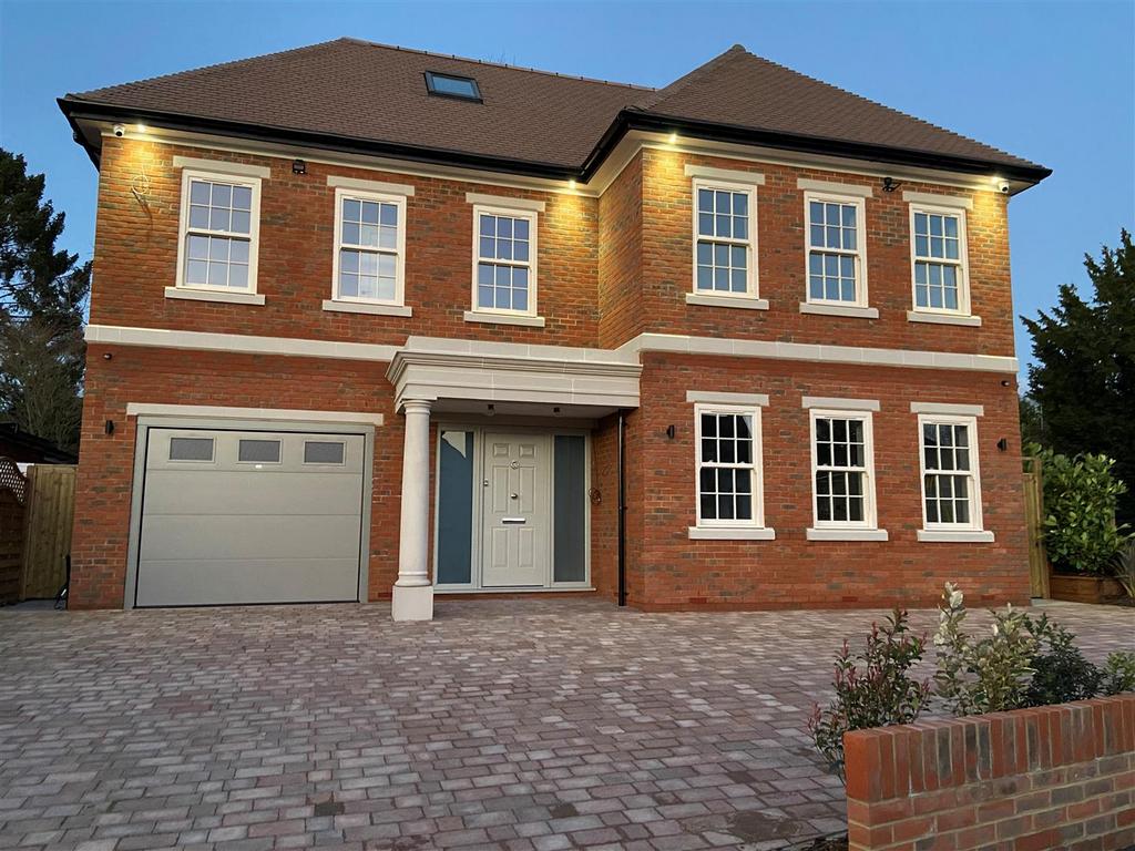 Newberries Avenue, Radlett WD7 5 bed detached house £2,975,000
