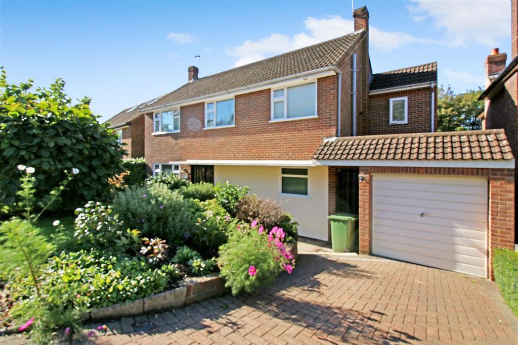 Beech Avenue, Radlett WD7 4 bed detached house £1,150,000