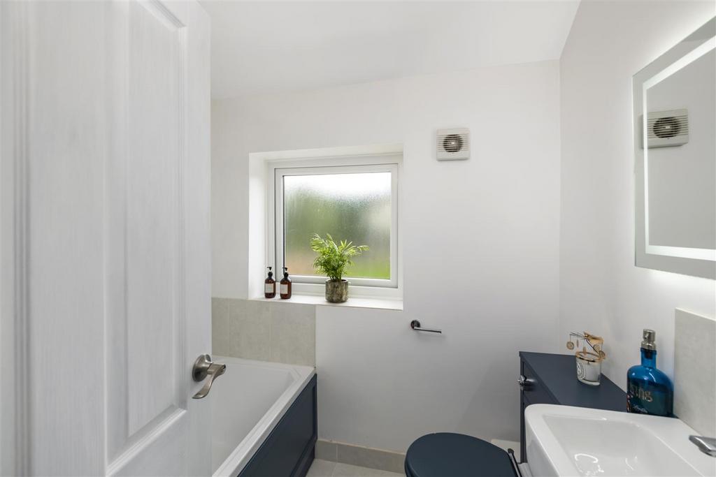 41 Ashdown Road internals5 2.jpg