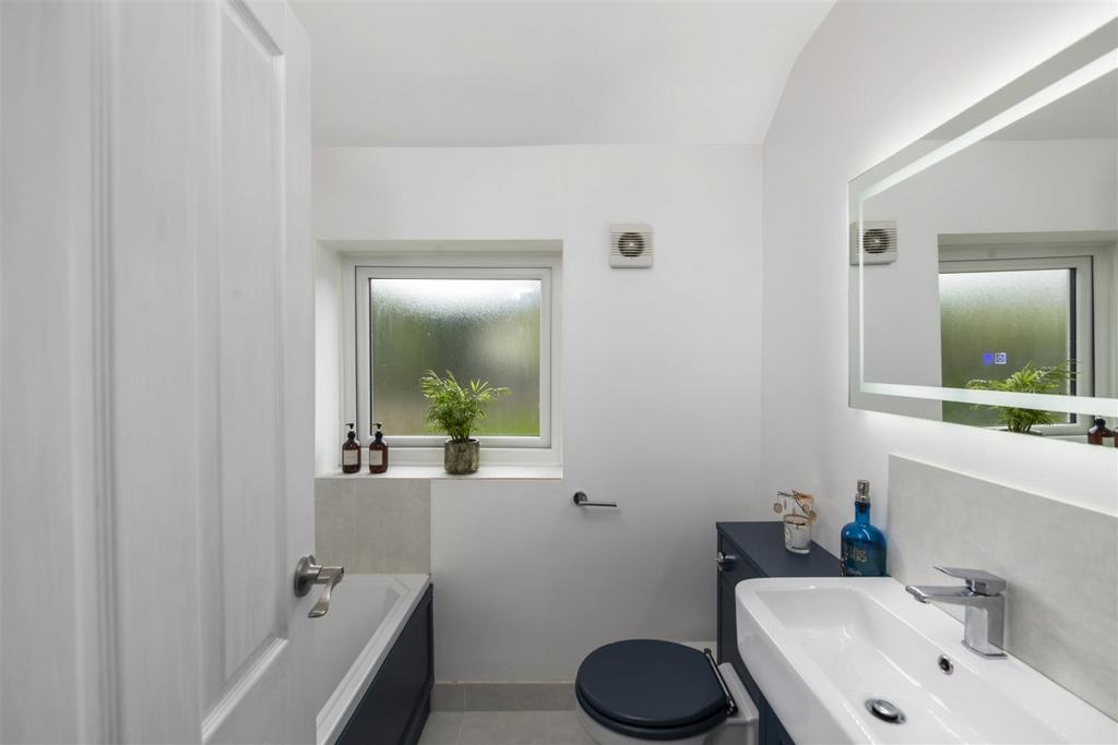 41 Ashdown Road internals6 3.jpg