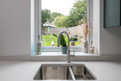 41 Ashdown Road, Reigate, RH2 7QW