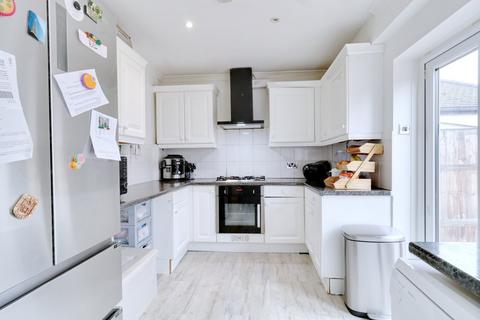 69 Ingrebourne Road, Rainham, RM13 9AH