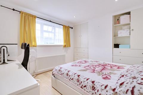 69 Ingrebourne Road, Rainham, RM13 9AH