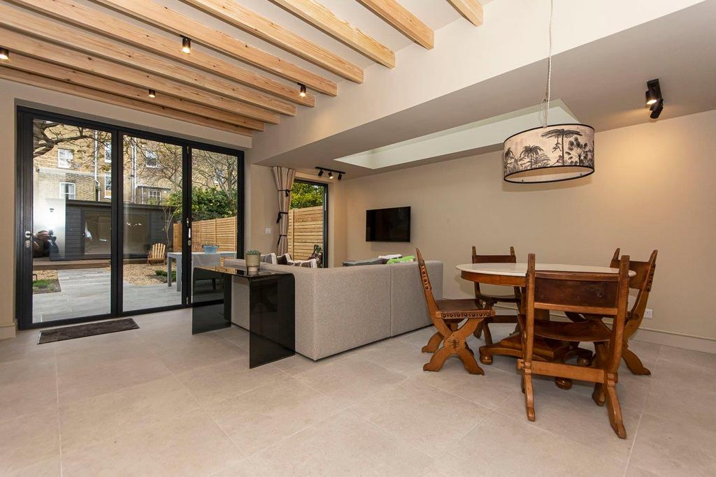 Venn Street, Clapham SW4 2 bed flat £3,700 pcm (£854 pw)