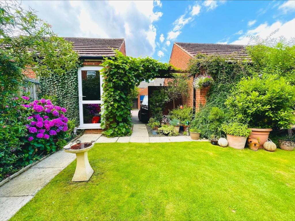 Bluebell Road, Kingsnorth, Ashford 5 bed detached house for sale £525,000