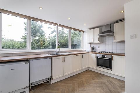 5 Hazel Mead, Epsom, KT17 1PW