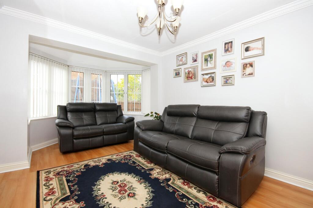 Ellis Park Drive, Coventry CV3 5 bed detached house for sale £549,950