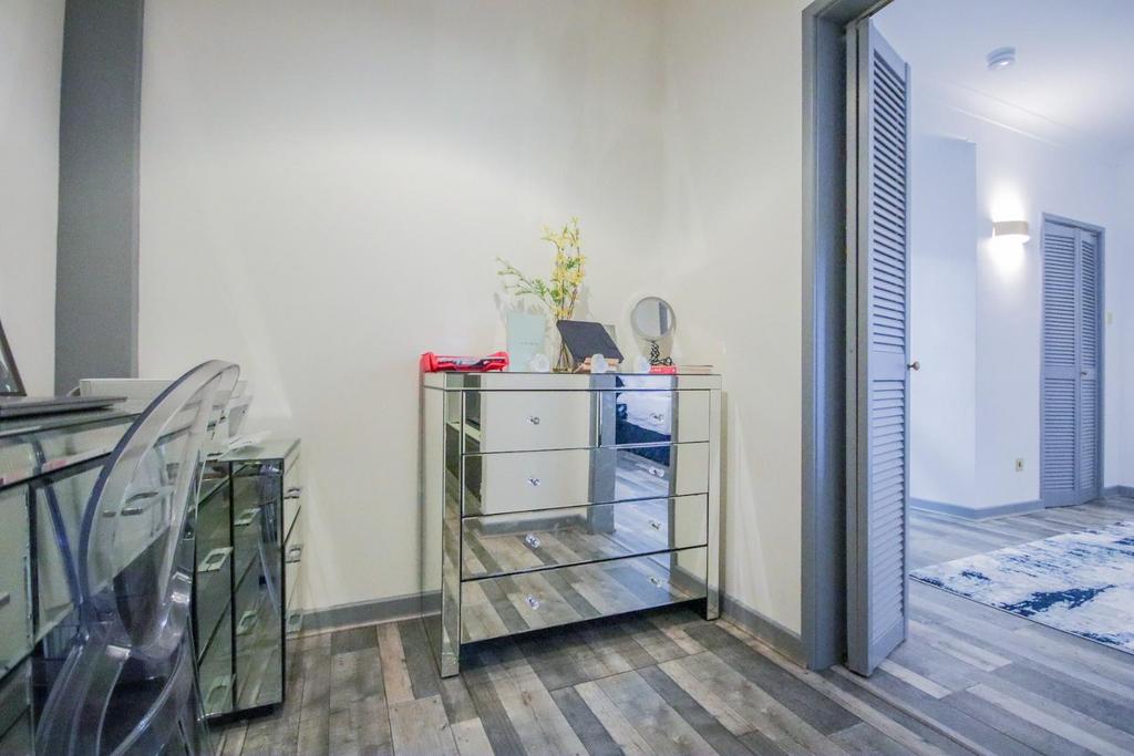 Office/Dressing Area