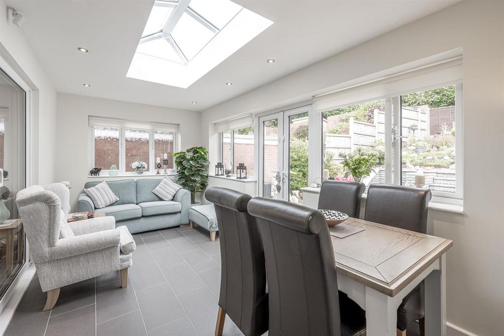 Fennel Road, Brierley Hill, DY5 2PU 2 bed detached bungalow for sale