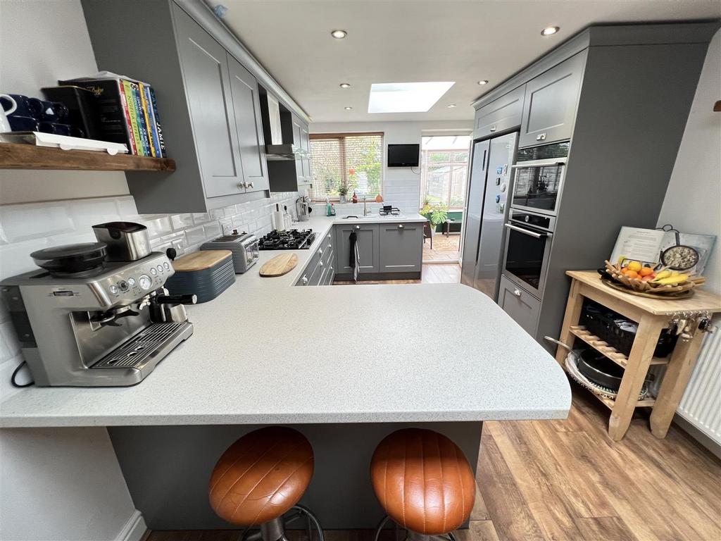Seaview Avenue, Irby, Wirral 3 bed semidetached bungalow for sale £