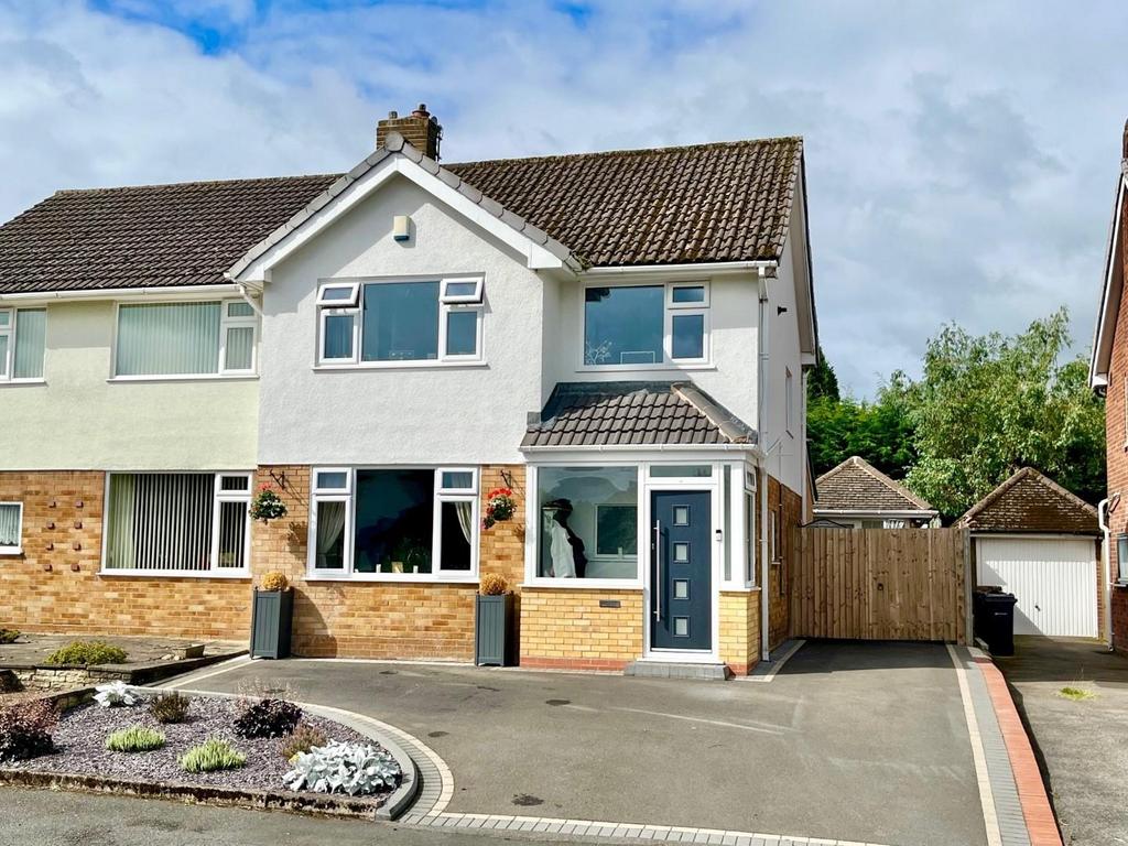 Meadowside Road, Four Oaks 3 bed barn conversion £475,000
