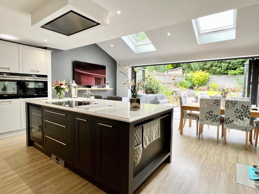 Meadowside Road, Four Oaks 3 bed barn conversion £475,000