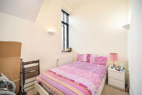 3 bedroom flat to rent, Villiers Road, Willesden, NW2