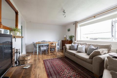 10 Bamff View, New Alyth, Blairgowrie, PH11 8NG
