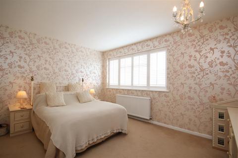 7 Walnut Tree Avenue, Dartford, DA1 1LJ