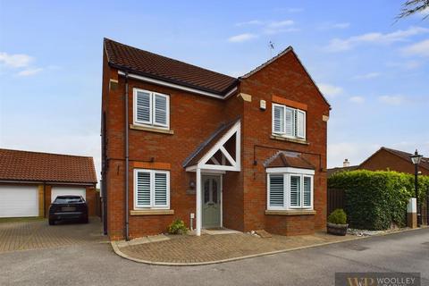 4 bedroom detached house for sale, Charlton Court, Woodmansey