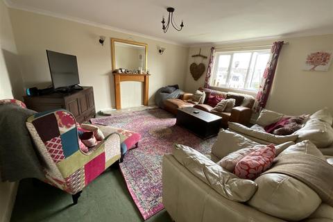 4 bedroom detached house for sale, Greenfield Terrace, Pontyberem, Llanelli