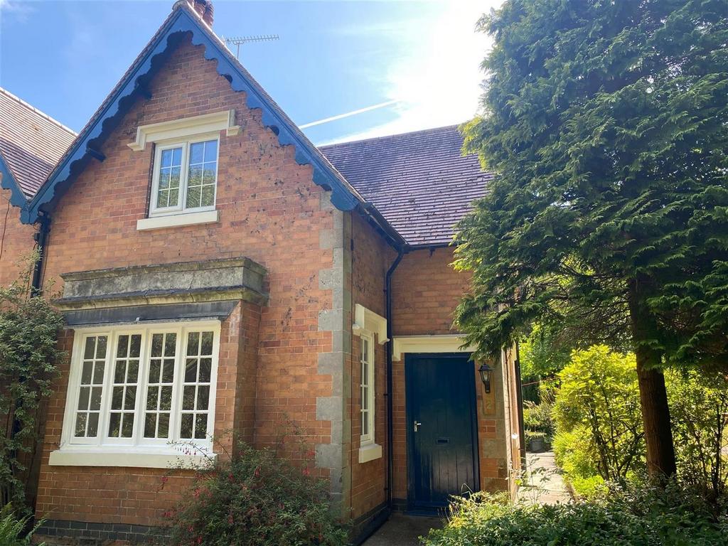 Babworth, Retford, DN22 8EN 2 bed semidetached house £795 pcm (£183 pw)