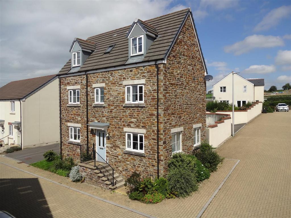 South Molton 4 bed detached house for sale £349,000