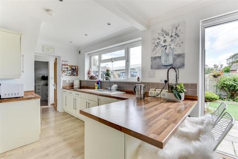 4 Meadow Way, Ferring, Worthing, BN12 5LD