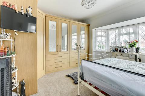 4 Meadow Way, Ferring, Worthing, BN12 5LD