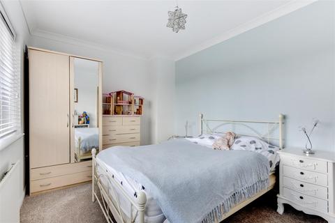 4 Meadow Way, Ferring, Worthing, BN12 5LD