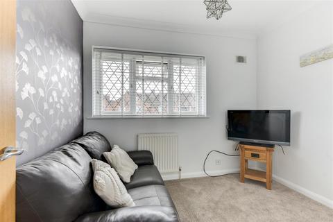 4 Meadow Way, Ferring, Worthing, BN12 5LD