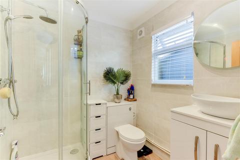4 Meadow Way, Ferring, Worthing, BN12 5LD