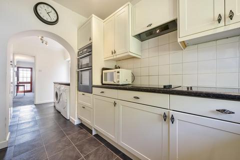 96 Shepherds Lane, Guildford, GU2 9SW