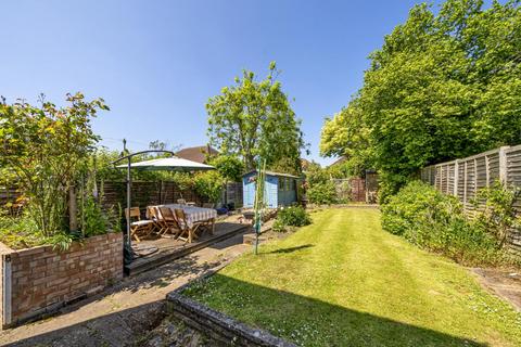 96 Shepherds Lane, Guildford, GU2 9SW
