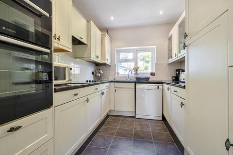 96 Shepherds Lane, Guildford, GU2 9SW