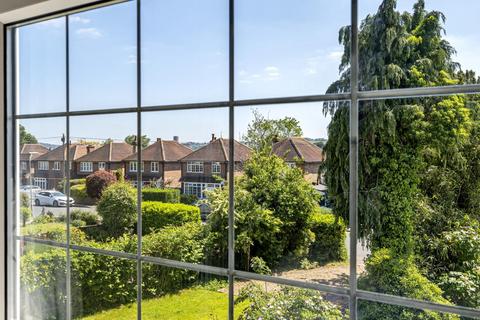 96 Shepherds Lane, Guildford, GU2 9SW