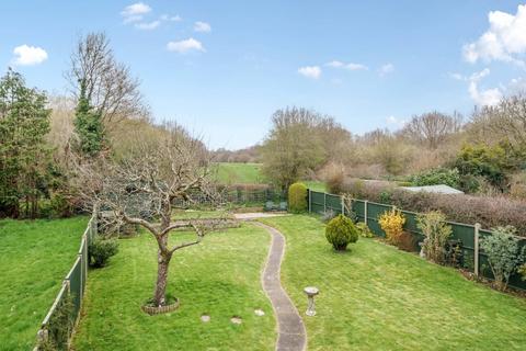 129 Applegarth Avenue, Guildford, GU2 8LT