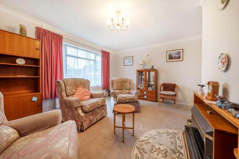 129 Applegarth Avenue, Guildford, GU2 8LT