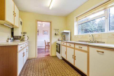 129 Applegarth Avenue, Guildford, GU2 8LT