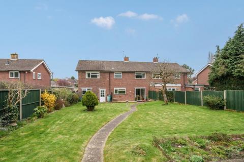 129 Applegarth Avenue, Guildford, GU2 8LT