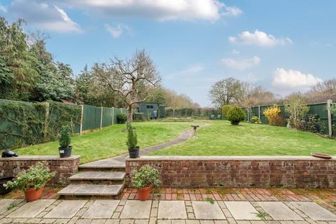 129 Applegarth Avenue, Guildford, GU2 8LT