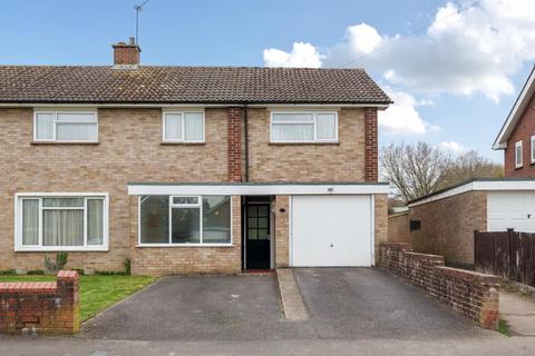 129 Applegarth Avenue, Guildford, GU2 8LT