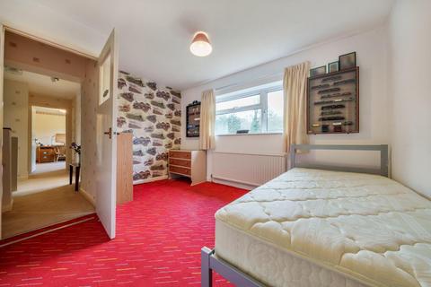 129 Applegarth Avenue, Guildford, GU2 8LT