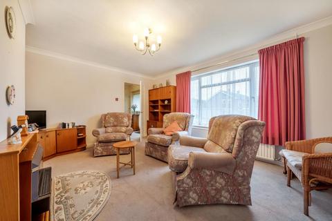 129 Applegarth Avenue, Guildford, GU2 8LT