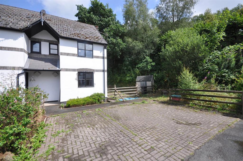 Maes Yr Efail, Llanbrynmair 2 bed end of terrace house £565 pcm (£130 pw)