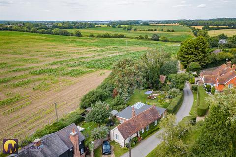 3 bedroom detached bungalow for sale - Old Hall Green, Nr Ware, Herts