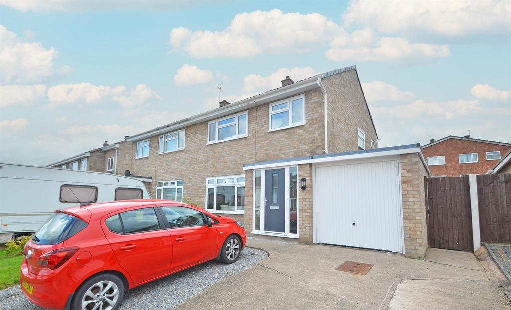 Boscobel Drive, Heath Farm, Shrewsbury 3 bed semidetached house £250,000