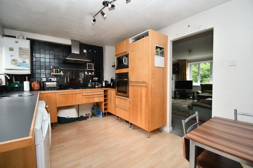 Roundhead Fold, Apperley Bridge, Bradford 3 bed house for sale £199,950