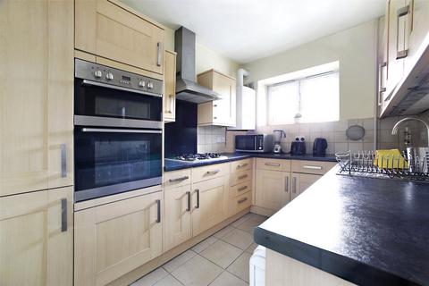 3 bedroom apartment to rent, Munday House, Burbage Close, London, SE1