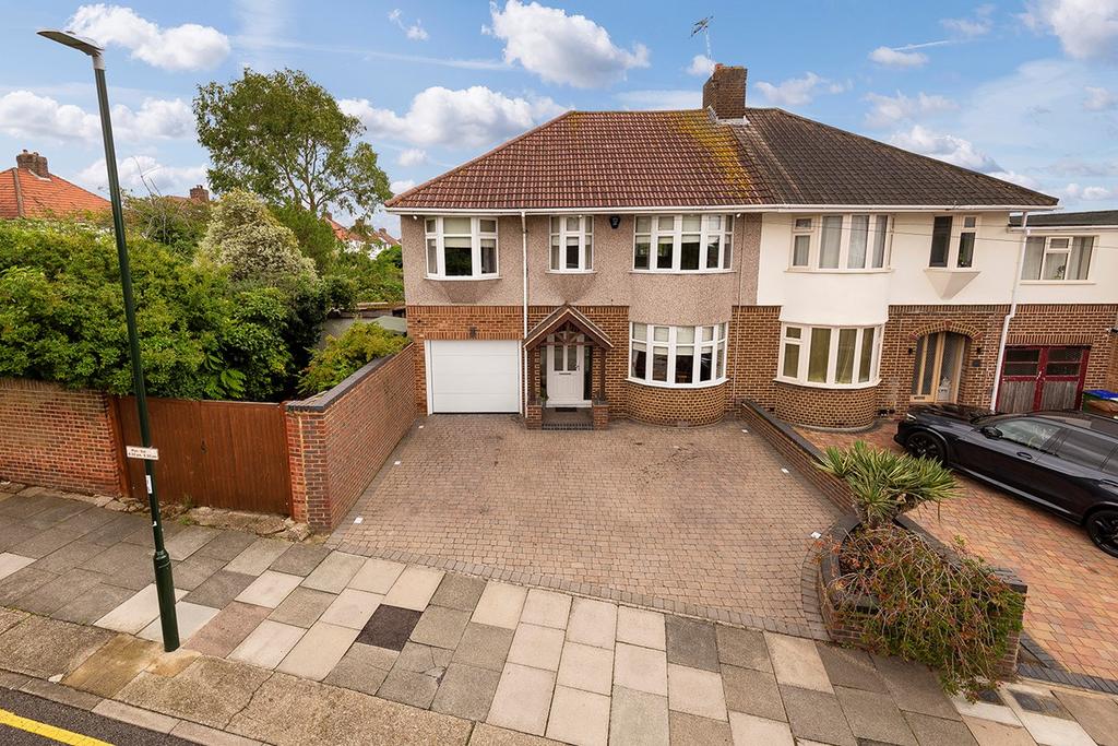 Midhurst Hill, South Bexleyheath, DA6 5 bed semidetached house £775,000