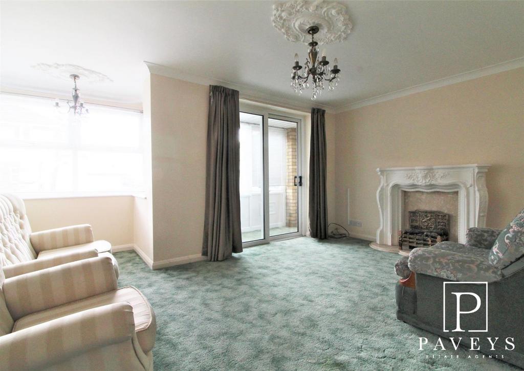 Seaview Heights, Walton On The Naze 2 bed flat for sale £225,000
