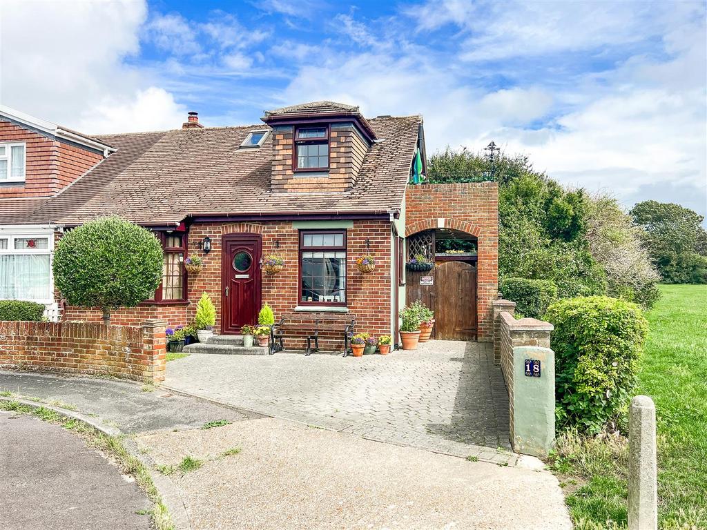 Coppins Grove, Portchester 3 bed semidetached house £450,000