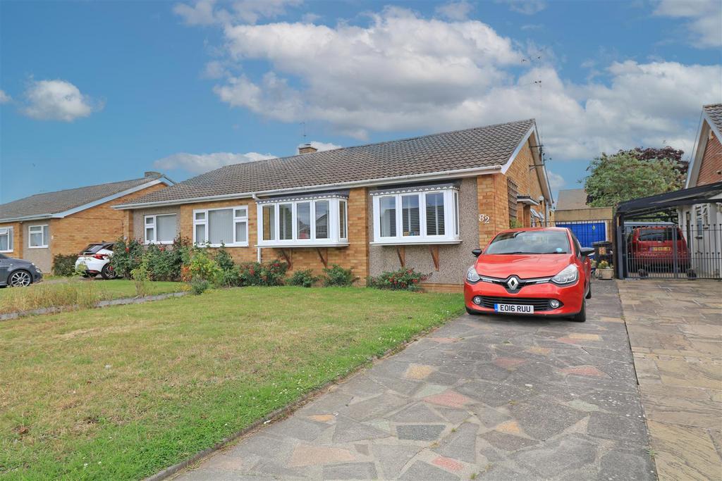 Plantation Road, Boreham, Chelmsford 2 bed semidetached bungalow for
