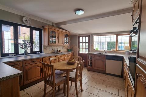 27 Lowbrook Lane, Tidbury Green, Solihull, B90 1QR